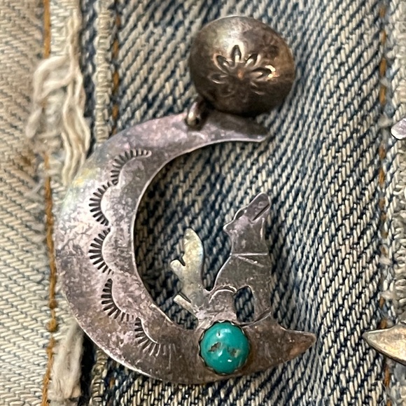 Native American vintage Silver Wolf Crescent Moon Earrings - Picture 2 of 10